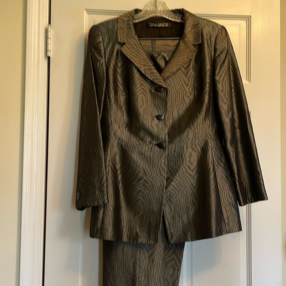 Elie Tahari silver/grey brocade fabric 62% acetate 38% rayon jacket fully lined